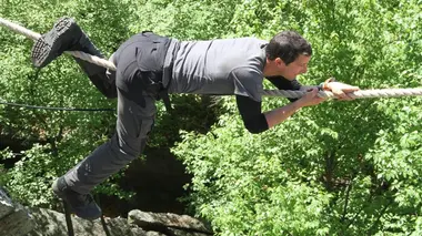 Bear Grylls : VIP vs. Wild Zac Efron