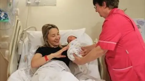 Épisodes de Bébés 5 étoiles : au coeur d'une maternité de luxe