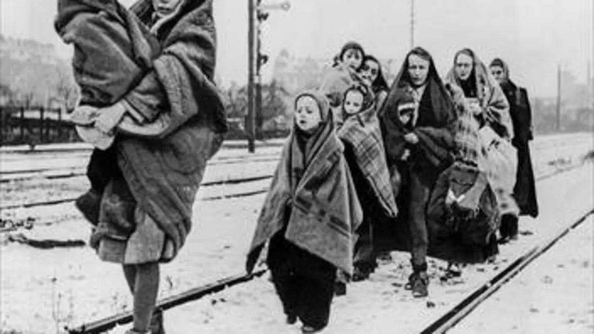 Berlin 1945 : Le journal d'une capitale E01