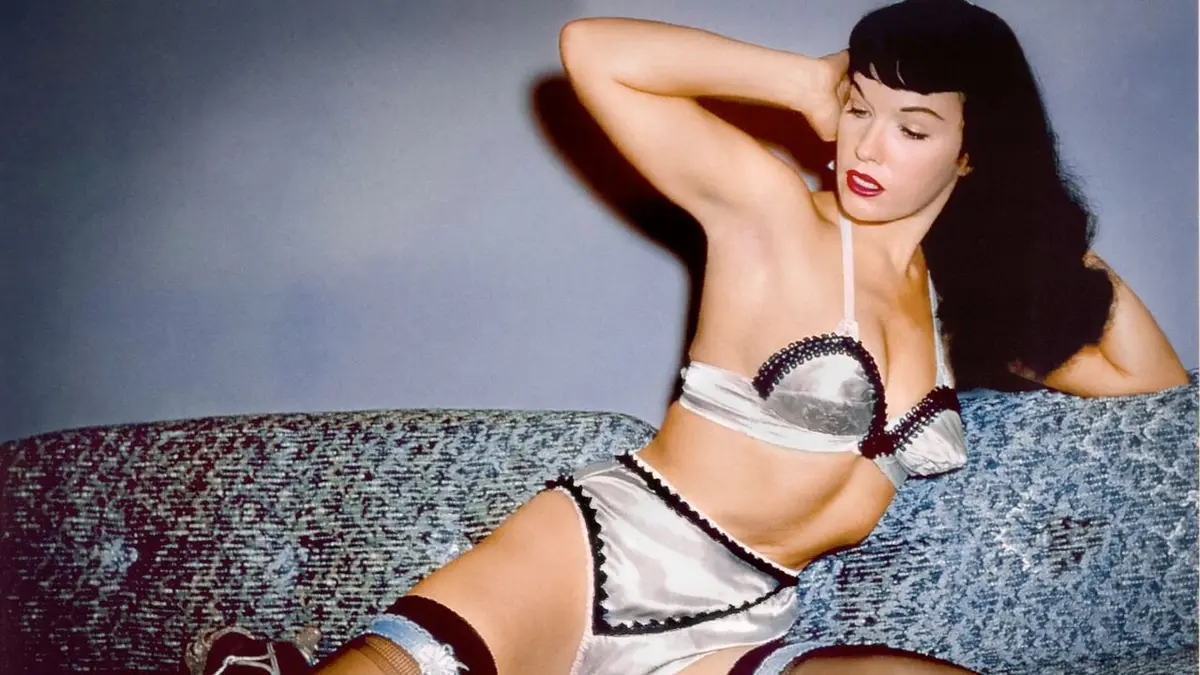 Bettie Page se dévoile