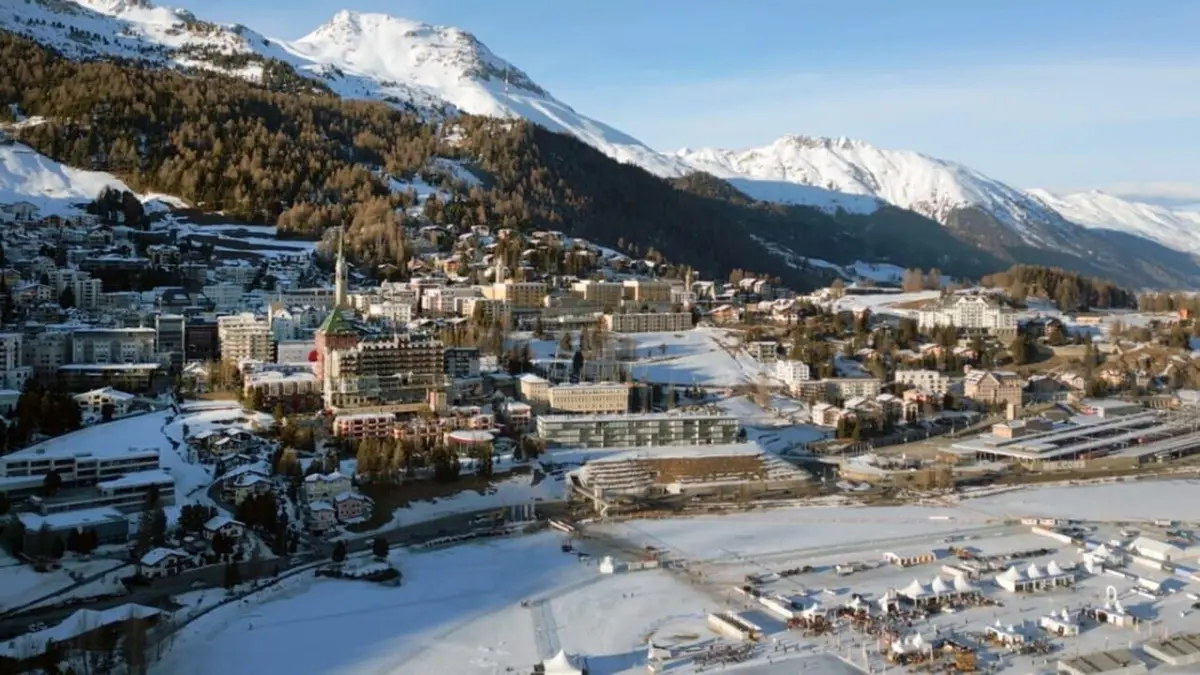 Bienvenue à Saint-Moritz ! Luxe, neige et glisse