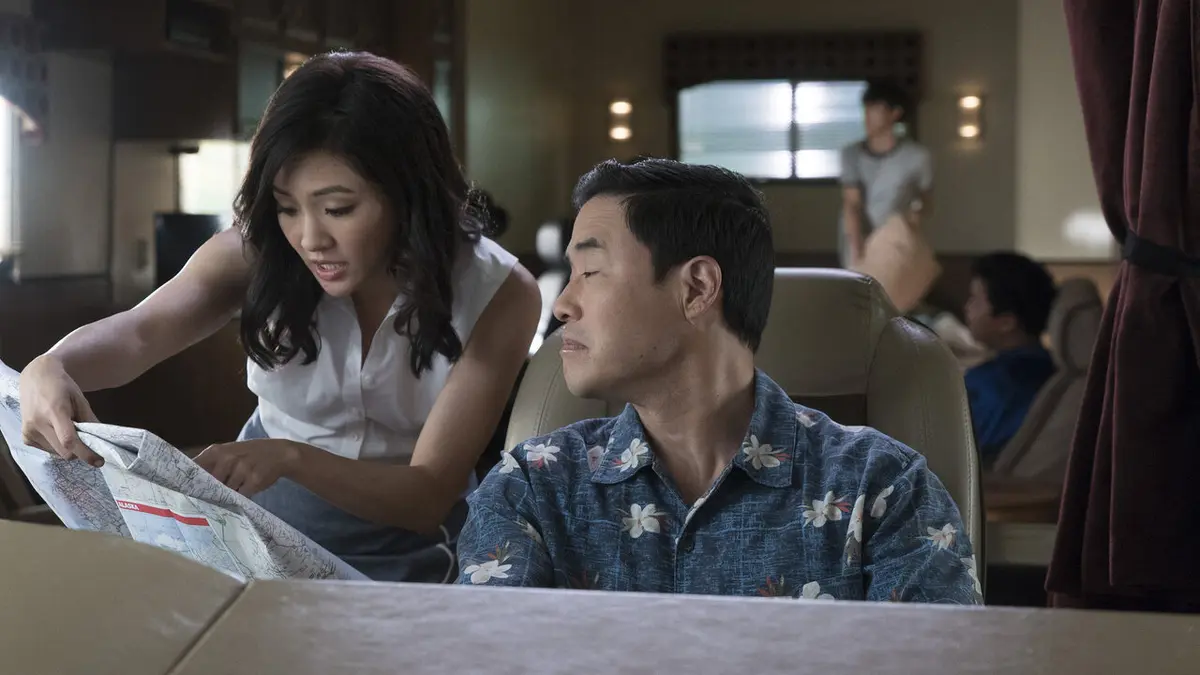 Bienvenue chez les Huang S05E01 Réunion dans la voiture
