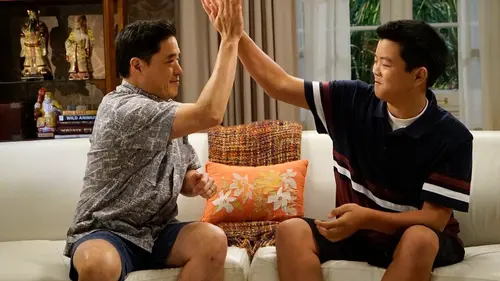 Bienvenue chez les Huang S06E01 Petit Evan deviendra grand