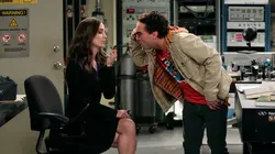Big Bang Theory S04E07 Dans le collimateur du FBI