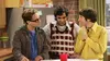 Raj Koothrappali dans Big Bang Theory S01E02 Des voisins encombrants (2007)
