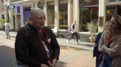 Bij ons op de Wallen  Dames, drugs en dinnershows