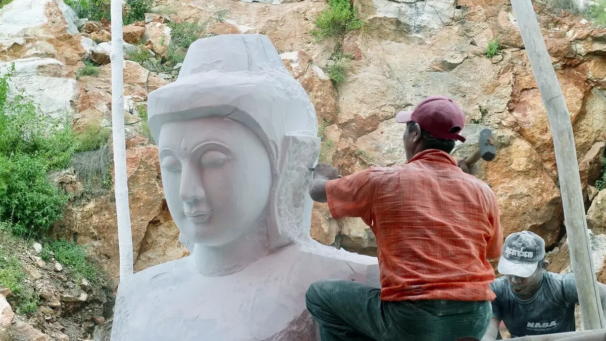 Birmanie : les sculpteurs de marbre de Mandalay