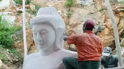 Birmanie : les sculpteurs de marbre de Mandalay