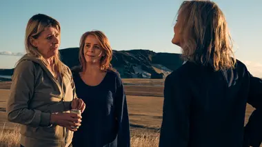 Black Sands S02E03 Seule et abandonnée