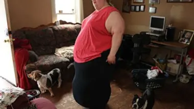 Une tumeur de 68 kg et l'homme aux tremblements incessants