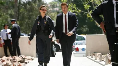 Bones S04E06 La reine des abeilles