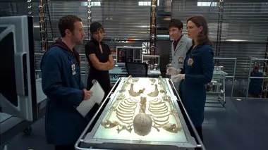 Bones S04E07 Elle est lui