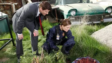Bones S04E19 Publier ou périr