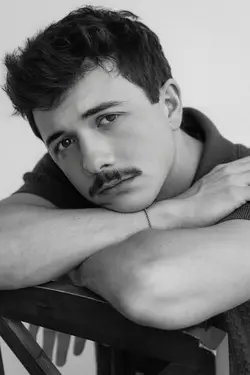 Photo Bradley Steven Perry