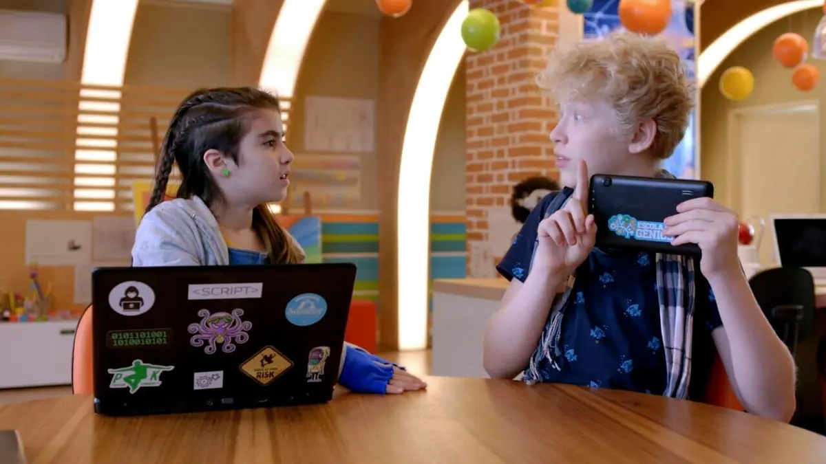 Brainiacs, l'école des génies S01E18 La revanche de la hackeuse