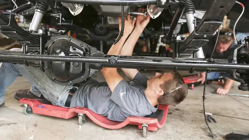 Brigade mécanos S02E02 Garage Squad spécial