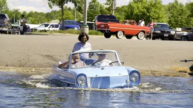 Brocanteurs techno vintage S01E09 Bohus and Shaun Ride an Amphicar