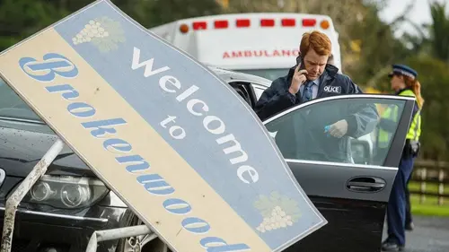 Brokenwood S05E03 Dix petits héritiers