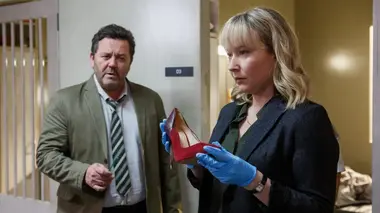 Brokenwood S06E04 Comme un oiseau en cage