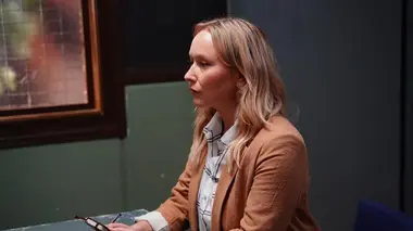 Brokenwood S07E06 A la vôtre, Madame Robinson