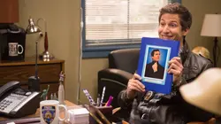 Brooklyn Nine-Nine S01E02 Le tagueur