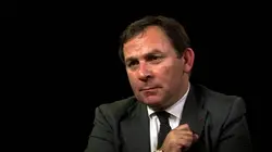 C'est dur d'être aimé par des cons