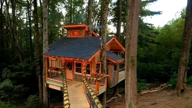 Cabanes perchées Cabane de Noël