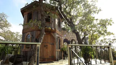 Cabanes perchées Une cabane médiévale
