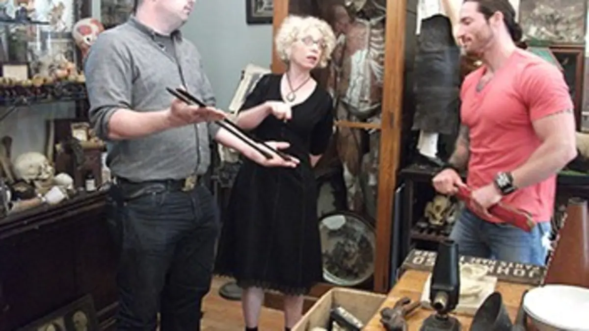 Cabinets de curiosités S04E07 La marche du pangolin
