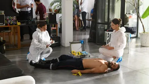 Caïn S07E04 Mise à nu