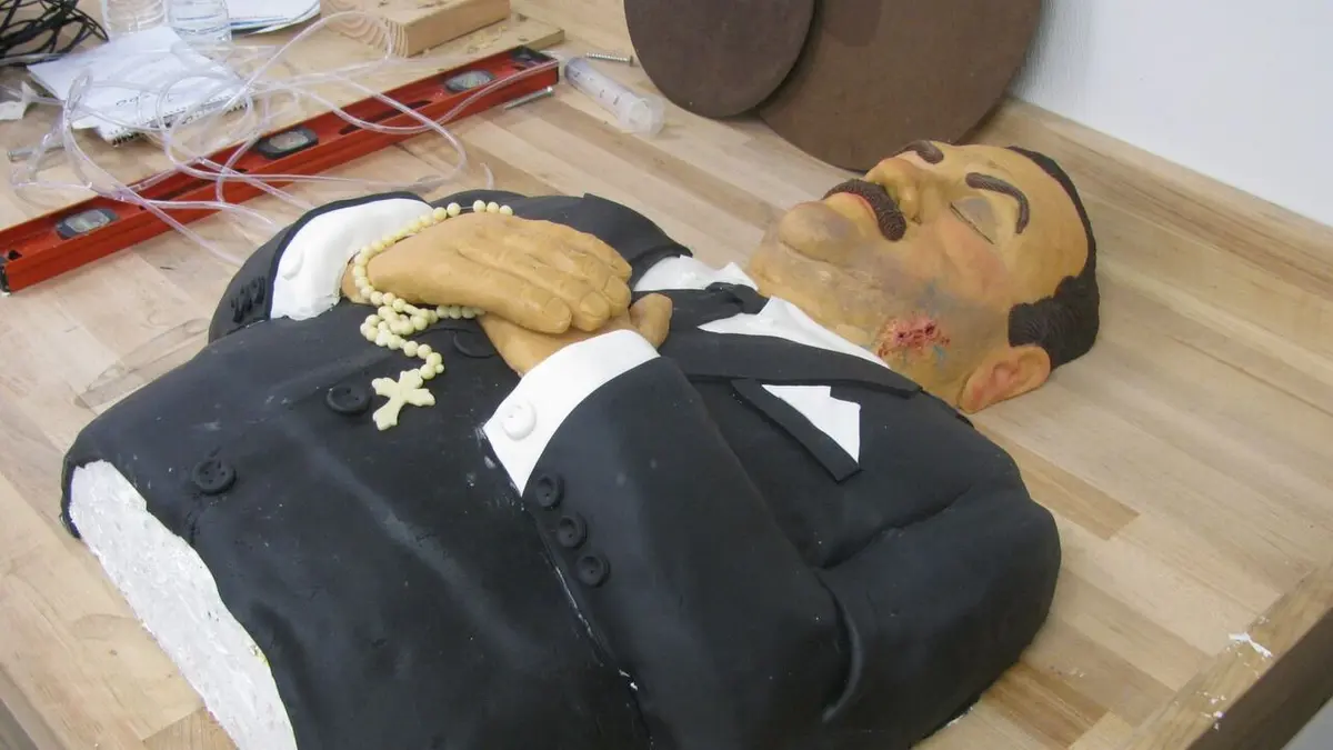 Cake Boss Cercueils, costumes et gâteau sur un brancard