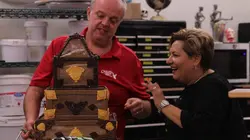 Cake Boss Gâteau coucou et surprise d'anniversaire