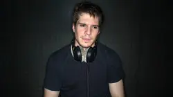 Calls  S01E01 2028 - Appels téléphoniques (Paris - New York)