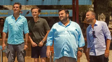 Camping Paradis S06E03 Un coach au paradis