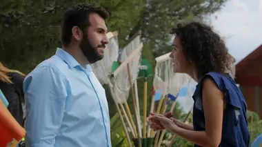 Camping Paradis S10E06 Premières amours
