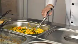 Visuel de Cantines scolaires, restaurants d'entreprises : qu'y-a-t-il vraiment dans nos assiettes ?