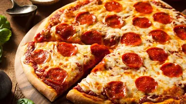 Pizza, télé et maillot de foot : enquête sur les vrais gagnants de la Coupe du monde