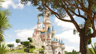 Capital Disney, Astérix, Futuroscope : les nouvelles folies des parcs préférés des Français