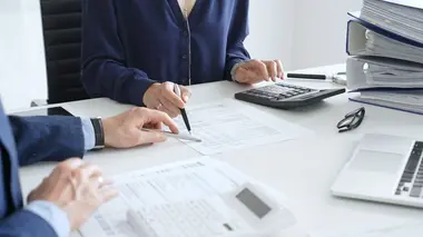 Capital Folie fiscale : quand le travail ne paie plus, les solutions pour s'en sortir
