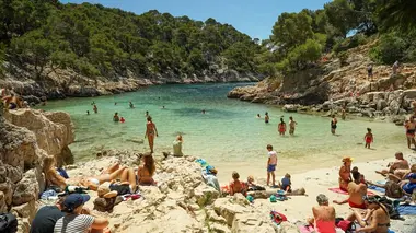 Capital Surpopulation touristique, explosion des prix : les locaux ne veulent plus payer la facture !