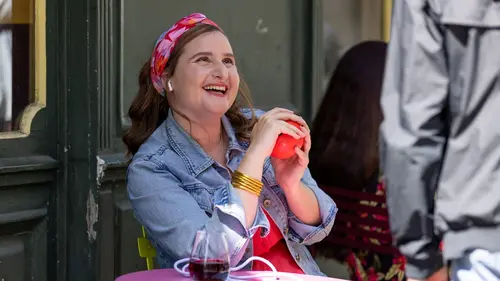 Capucine S01E86 Capucine fait la queue