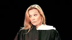 Caroline Vigneaux quitte la robe