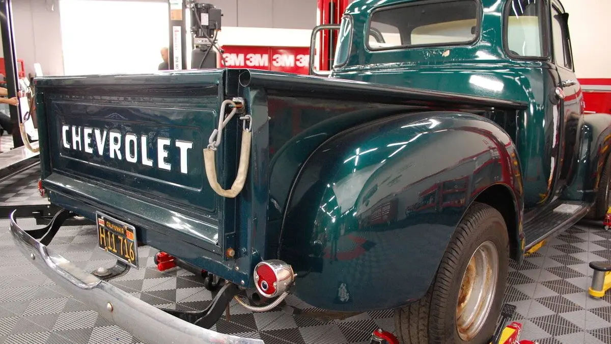 Cars restoration S06E02 Le pick-up 1954 de Chuck Schafer