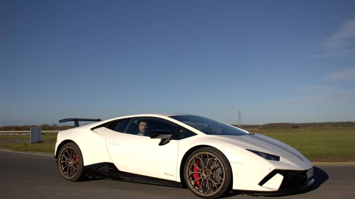 Casse vs Supercar Lamborghini Huracan Performante