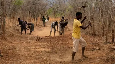 Celle qui va tout changer S01E03 Une route pour Phirilongwe