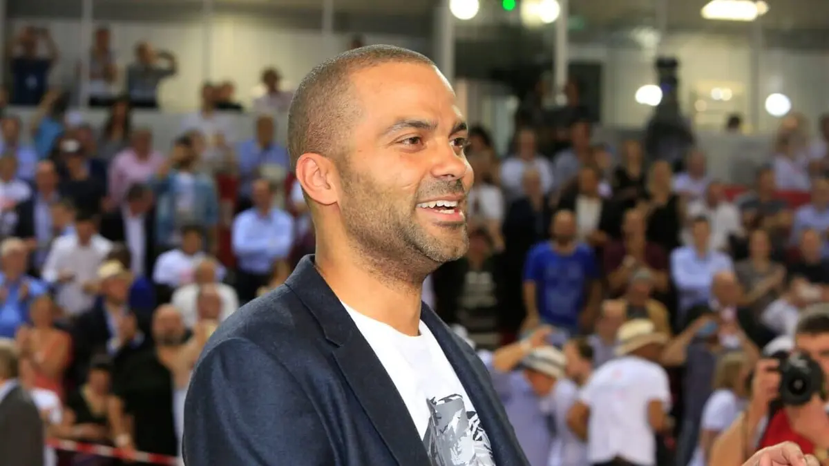 Cérémonie Cérémonie de retrait du N°9 de Tony Parker