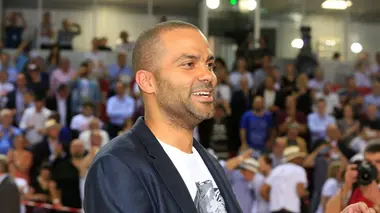 Cérémonie Cérémonie de retrait du N°9 de Tony Parker