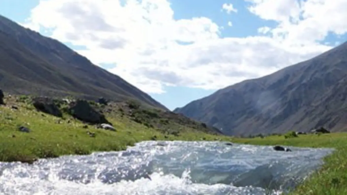 Ces lacs qui tutoient le ciel E05 Le lac Uvs en Mongolie