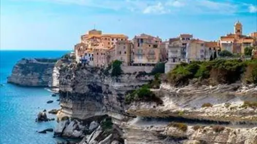 Chacun sa terre Cochon qui s'en dédit (Corse)