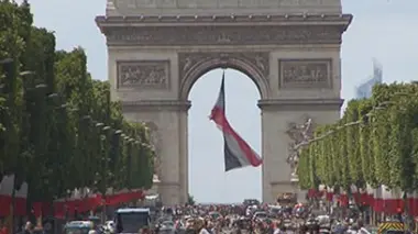 Champs-Elysées, la folie des grandeurs
